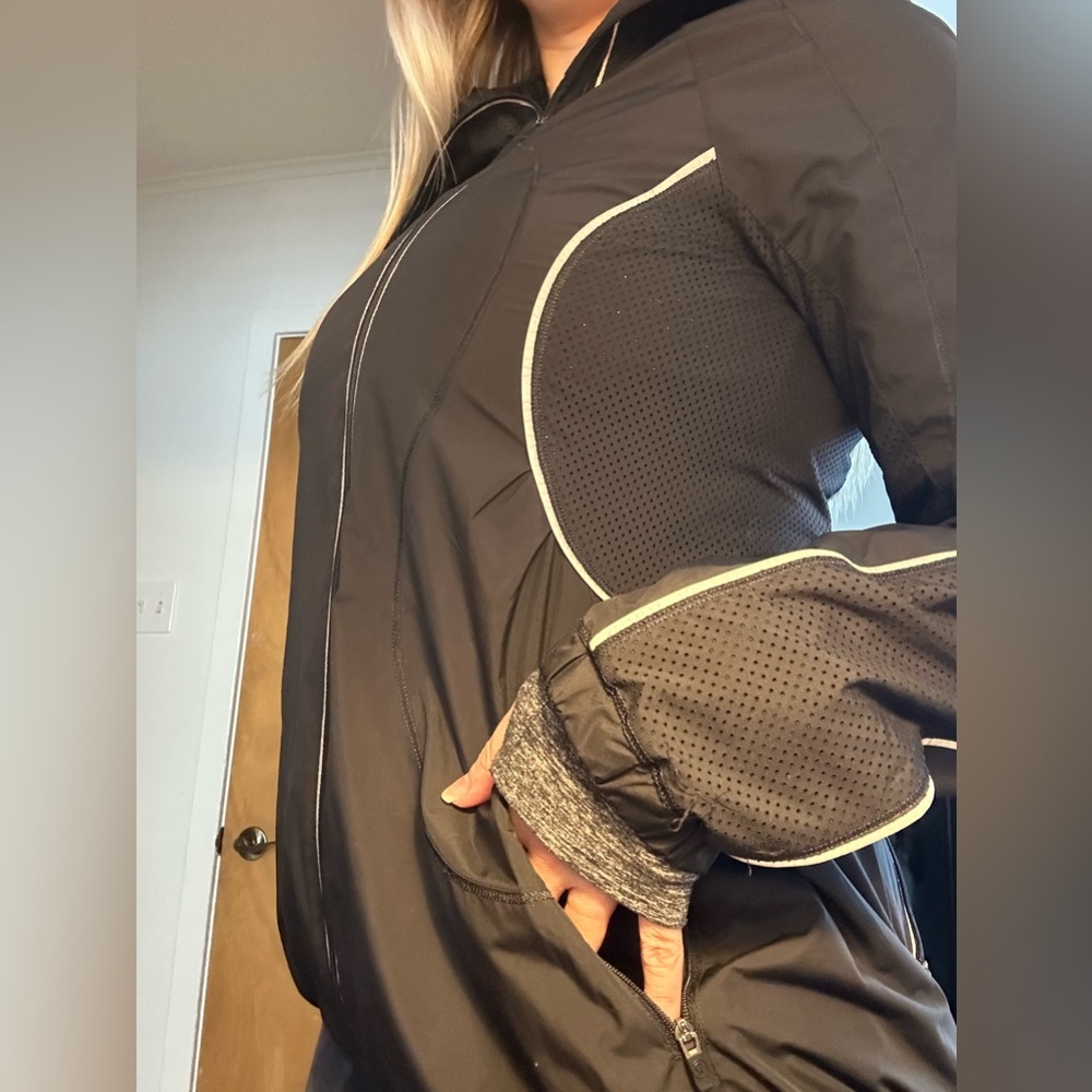 Black lululemon running jacket size 8